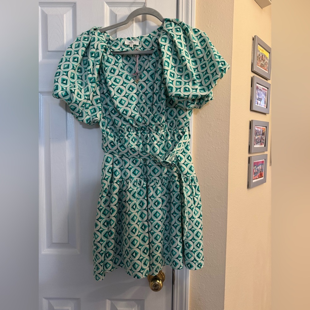 NWT Entro Green and Creme Geometric Puff Sleeve Mini Dress - Size Medium